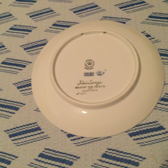 Royal Copenhagen Christmas plate 1966 Black Bird at Christmas Time - Picture 4 of 4